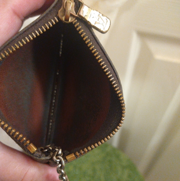 Louis Vuitton Monogram Key Cles - Picture 10 of 12